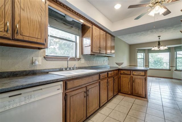 2817 Greenfield Drive, Edmond, OK 73012