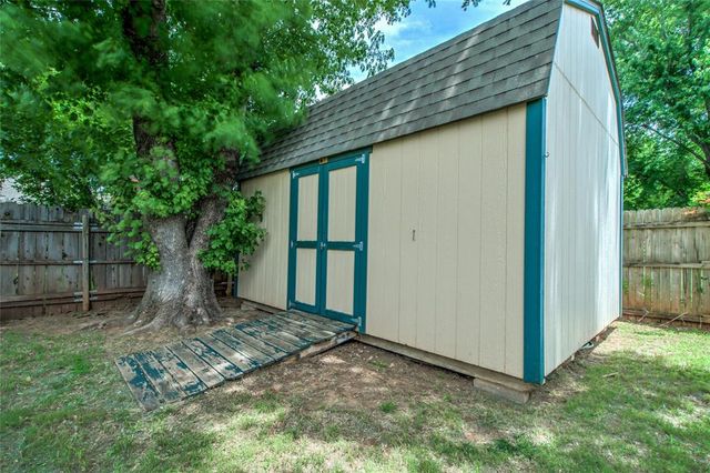 2817 Greenfield Drive, Edmond, OK 73012