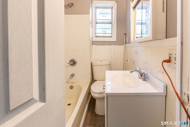 17 Hawthorne Terrace, Torrington, CT 06790