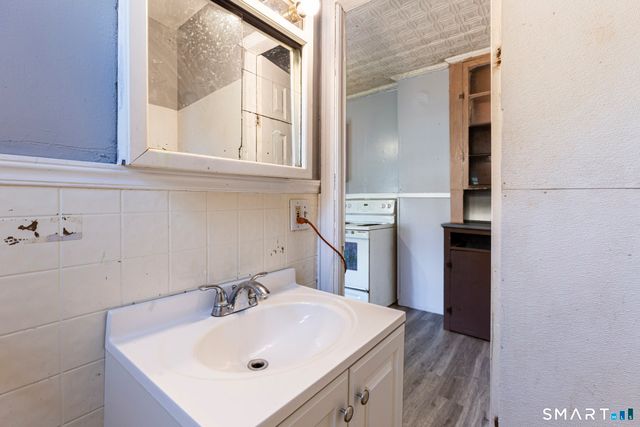 17 Hawthorne Terrace, Torrington, CT 06790
