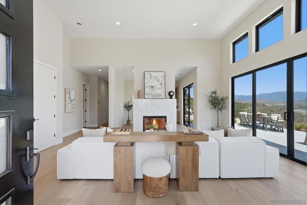 Image 4 of property listing at 3916 Citrus, Fallbrook, CA 92028