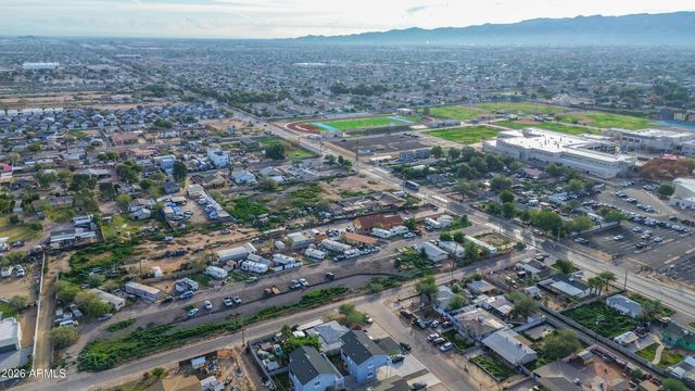 832 E ROESER Road -, Phoenix, AZ 85040