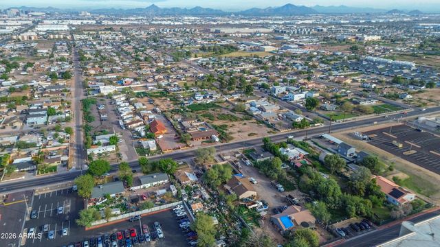832 E ROESER Road -, Phoenix, AZ 85040