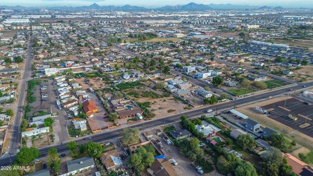 832 E ROESER Road -, Phoenix, AZ 85040