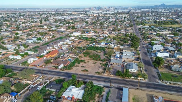 832 E ROESER Road -, Phoenix, AZ 85040