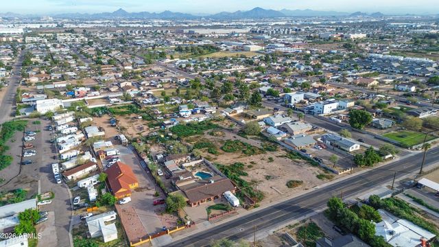 832 E ROESER Road -, Phoenix, AZ 85040