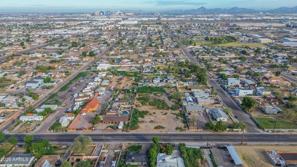 832 E ROESER Road -, Phoenix, AZ 85040