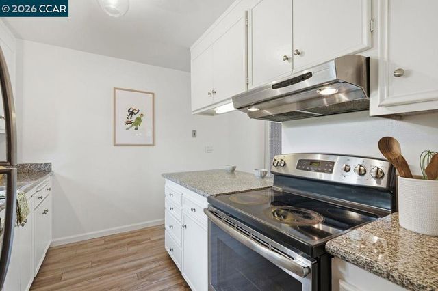 2115 Central 5, Alameda, CA 94501