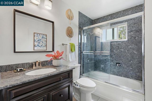 2115 Central 5, Alameda, CA 94501