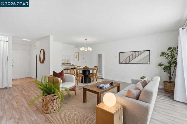 2115 Central 5, Alameda, CA 94501