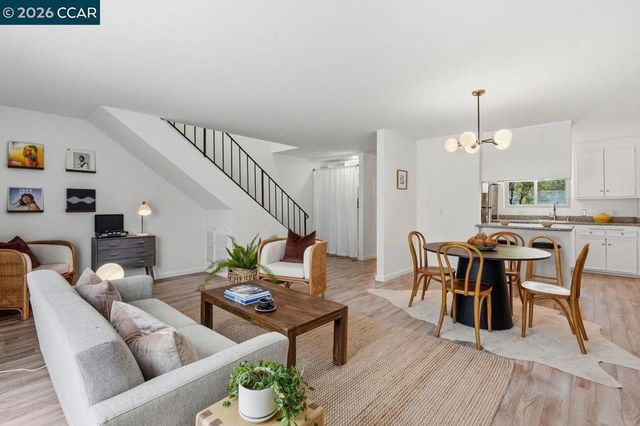 2115 Central 5, Alameda, CA 94501