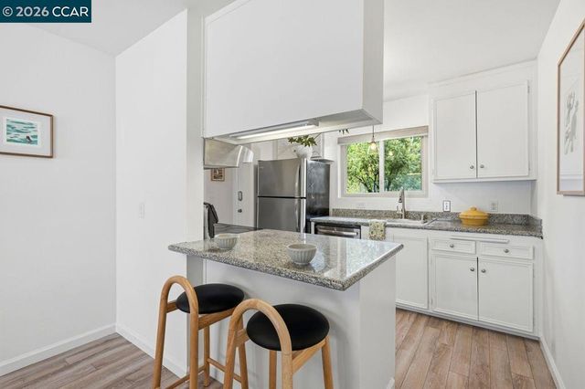 2115 Central 5, Alameda, CA 94501