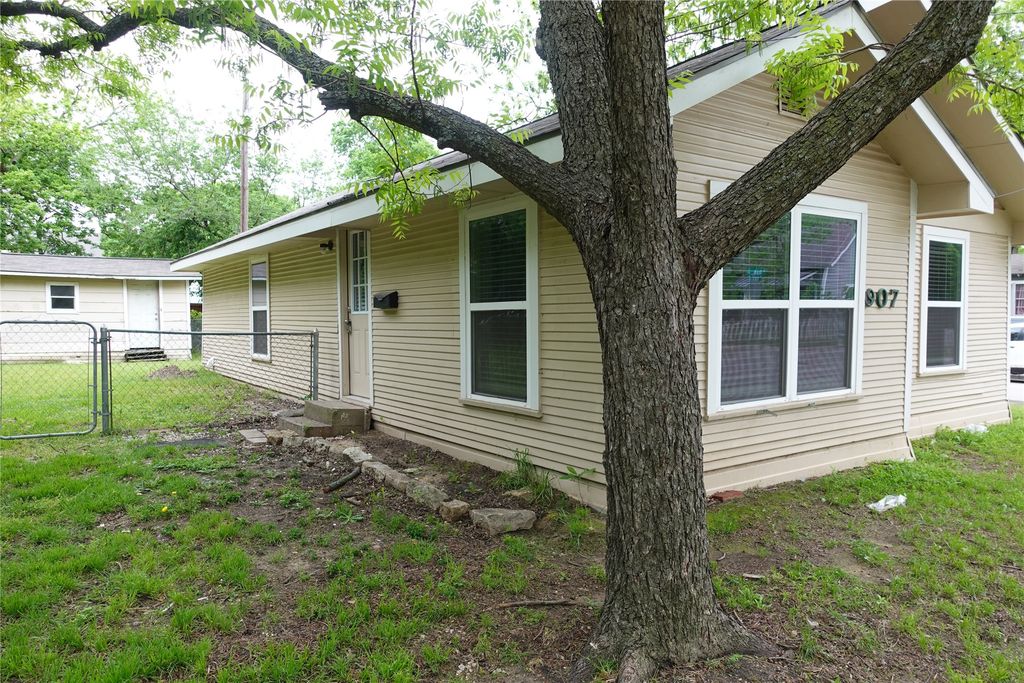 907 Hall Street, Mckinney, TX 75069