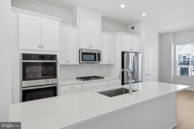 18351 MOSS GARDEN RD, Dumfries, VA 22026