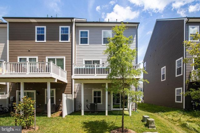18351 MOSS GARDEN RD, Dumfries, VA 22026