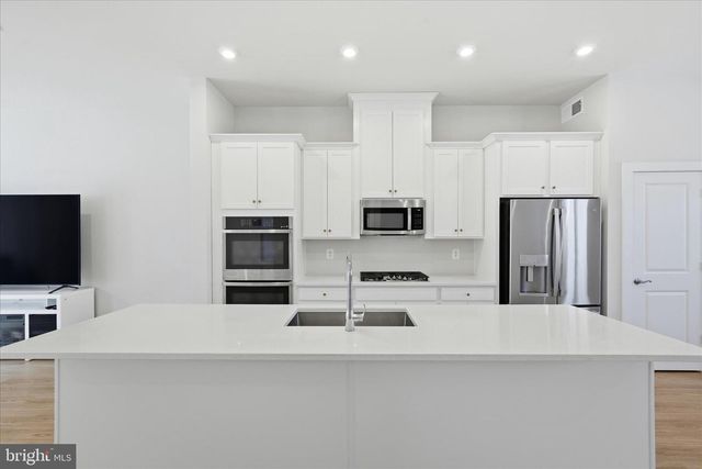 18351 MOSS GARDEN RD, Dumfries, VA 22026
