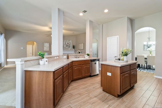 1716 Oak Wind, New Braunfels, TX 78132