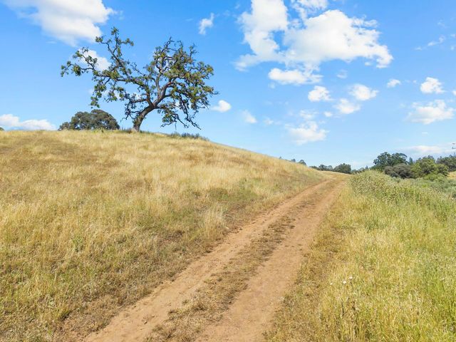 12850 Fiddletown Rd, Fiddletown, CA 96269