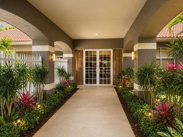 450 S Park Rd 5-307, Hollywood, FL 33021