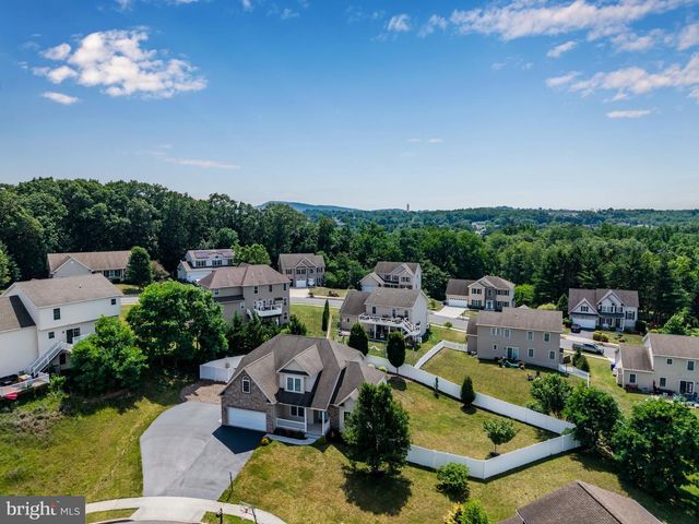 16 MOUNTAIN CREST WAY, Dillsburg, PA 17019