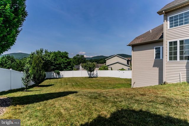 16 MOUNTAIN CREST WAY, Dillsburg, PA 17019