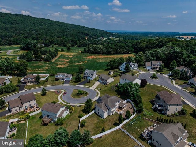 16 MOUNTAIN CREST WAY, Dillsburg, PA 17019
