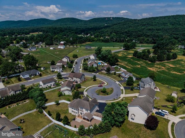 16 MOUNTAIN CREST WAY, Dillsburg, PA 17019