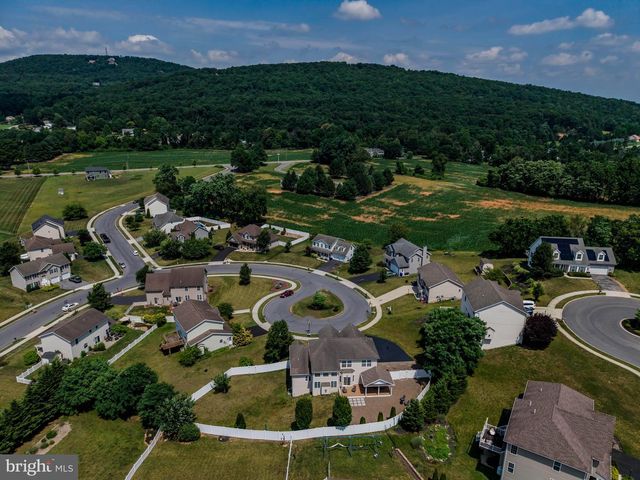 16 MOUNTAIN CREST WAY, Dillsburg, PA 17019