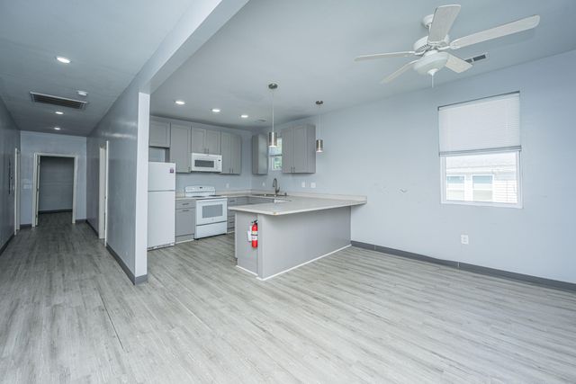 2001 Hugo Avenue A & B, North Charleston, SC 29405