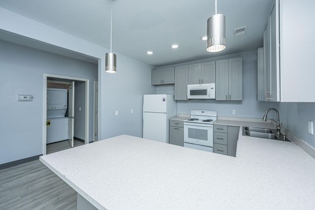2001 Hugo Avenue A & B, North Charleston, SC 29405