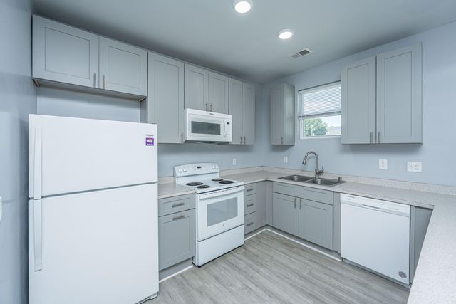 2001 Hugo Avenue A & B, North Charleston, SC 29405