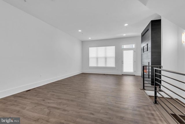 11366 EMERALD PARK RD, Potomac, MD 20854