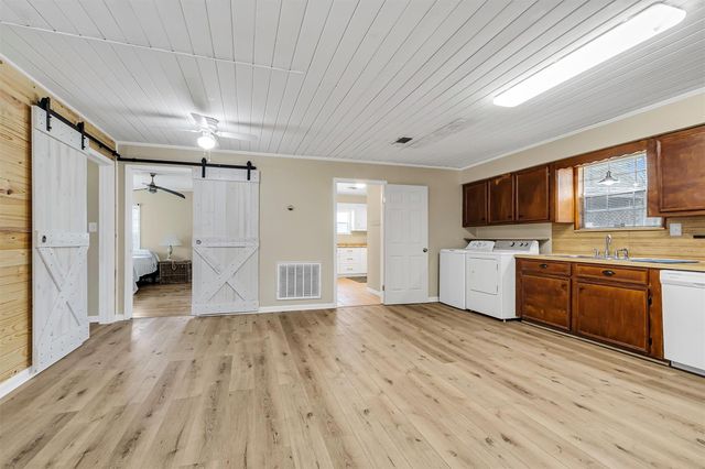 95 Main Street, Huntsville, TX 77340