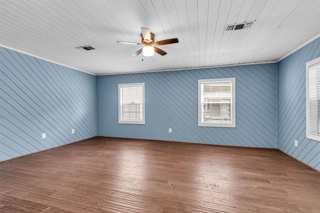 95 Main Street, Huntsville, TX 77340