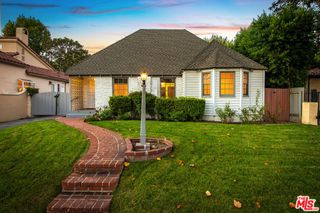 10435 Whipple Street, Toluca Lake, CA 91602