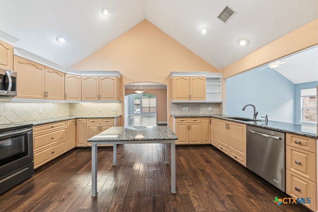 Image 15 of property listing at 2258 Kensington Way, New Braunfels, TX 78130