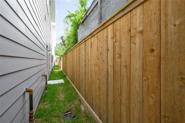 9448 Kerrwood Lane, Houston, TX 77080