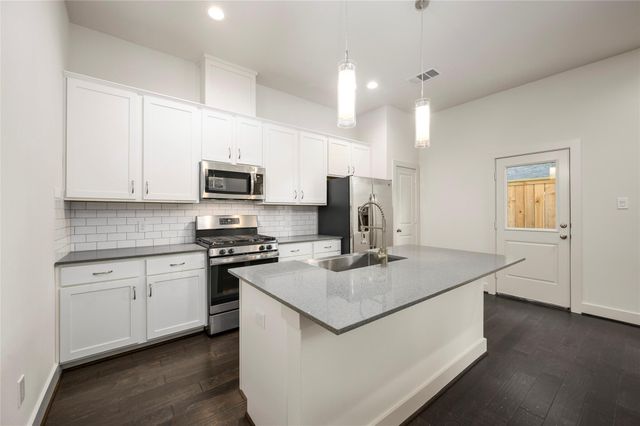 9448 Kerrwood Lane, Houston, TX 77080