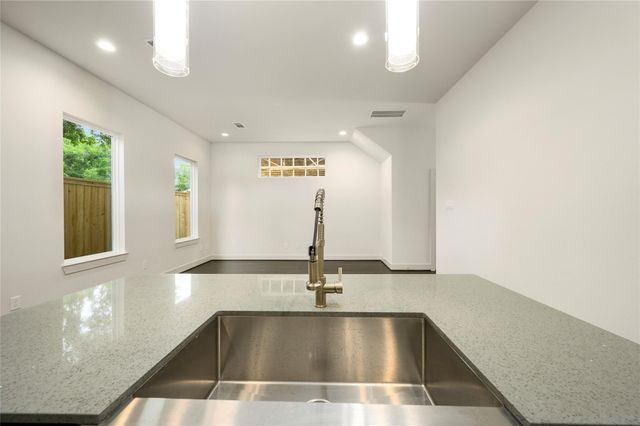9448 Kerrwood Lane, Houston, TX 77080