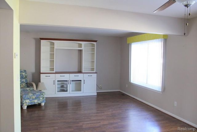 14820 Paris Court 15, Allen Park, MI 48101