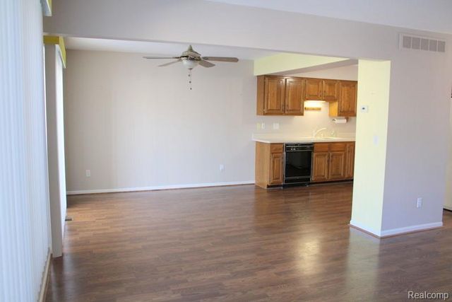 14820 Paris Court 15, Allen Park, MI 48101