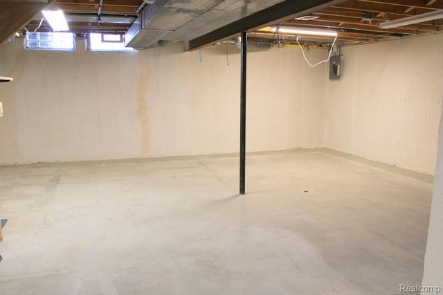 14820 Paris Court 15, Allen Park, MI 48101