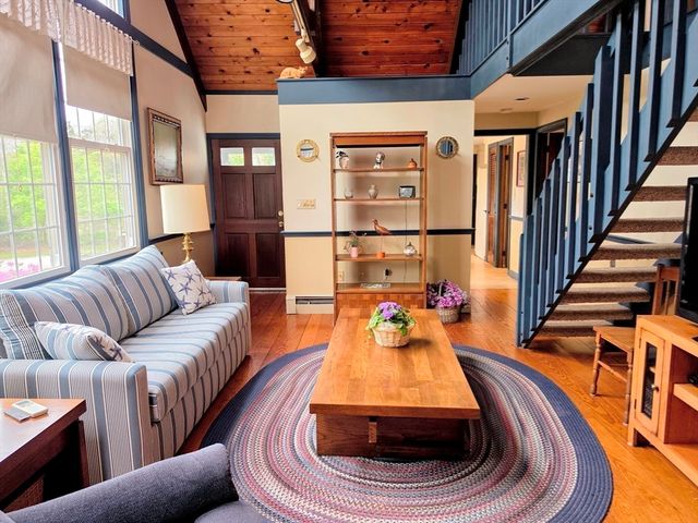 16 Pine Hollow Road, Falmouth, MA 02536