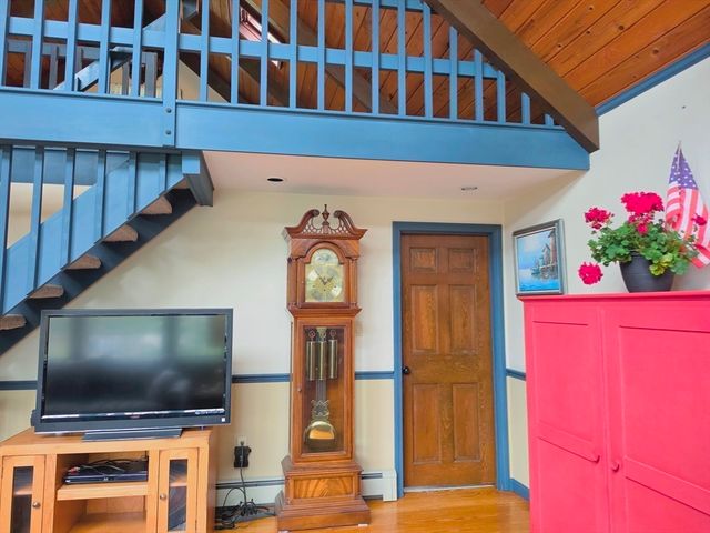 16 Pine Hollow Road, Falmouth, MA 02536