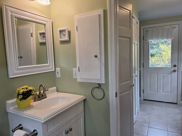 16 Pine Hollow Road, Falmouth, MA 02536