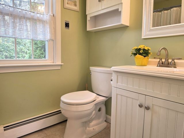 16 Pine Hollow Road, Falmouth, MA 02536