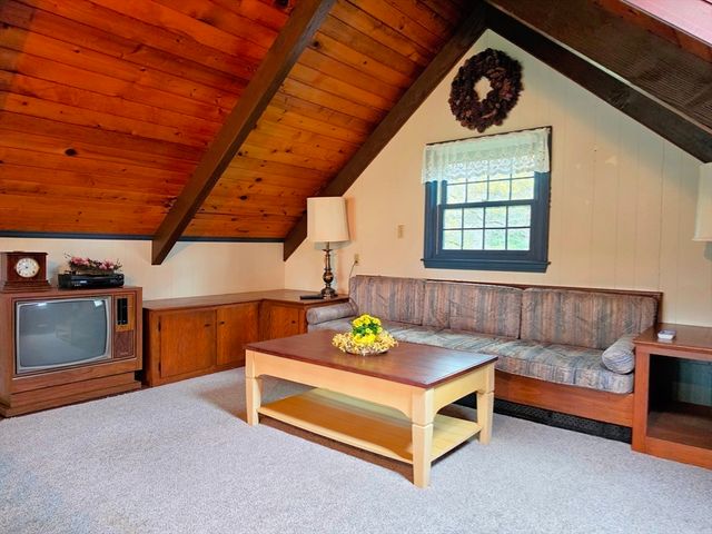 16 Pine Hollow Road, Falmouth, MA 02536