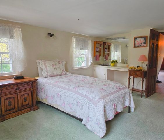 16 Pine Hollow Road, Falmouth, MA 02536
