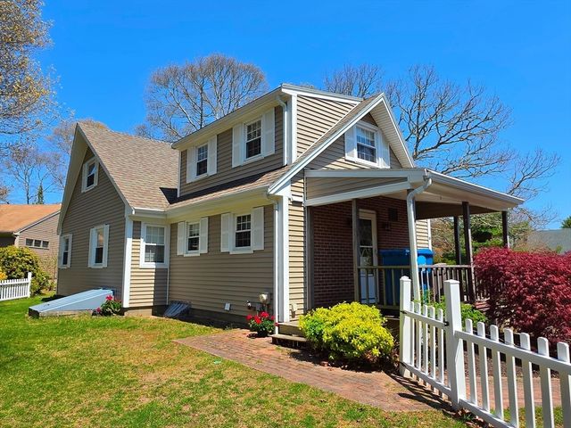 16 Pine Hollow Road, Falmouth, MA 02536