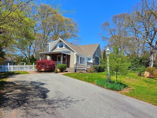 16 Pine Hollow Road, Falmouth, MA 02536